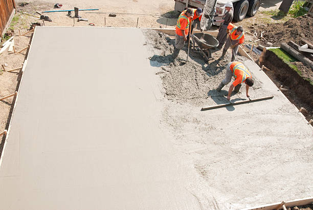 Best Custom Concrete Contractor  in Lakewood, OH